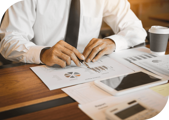 eagle-adviser-man-looking-at-docs